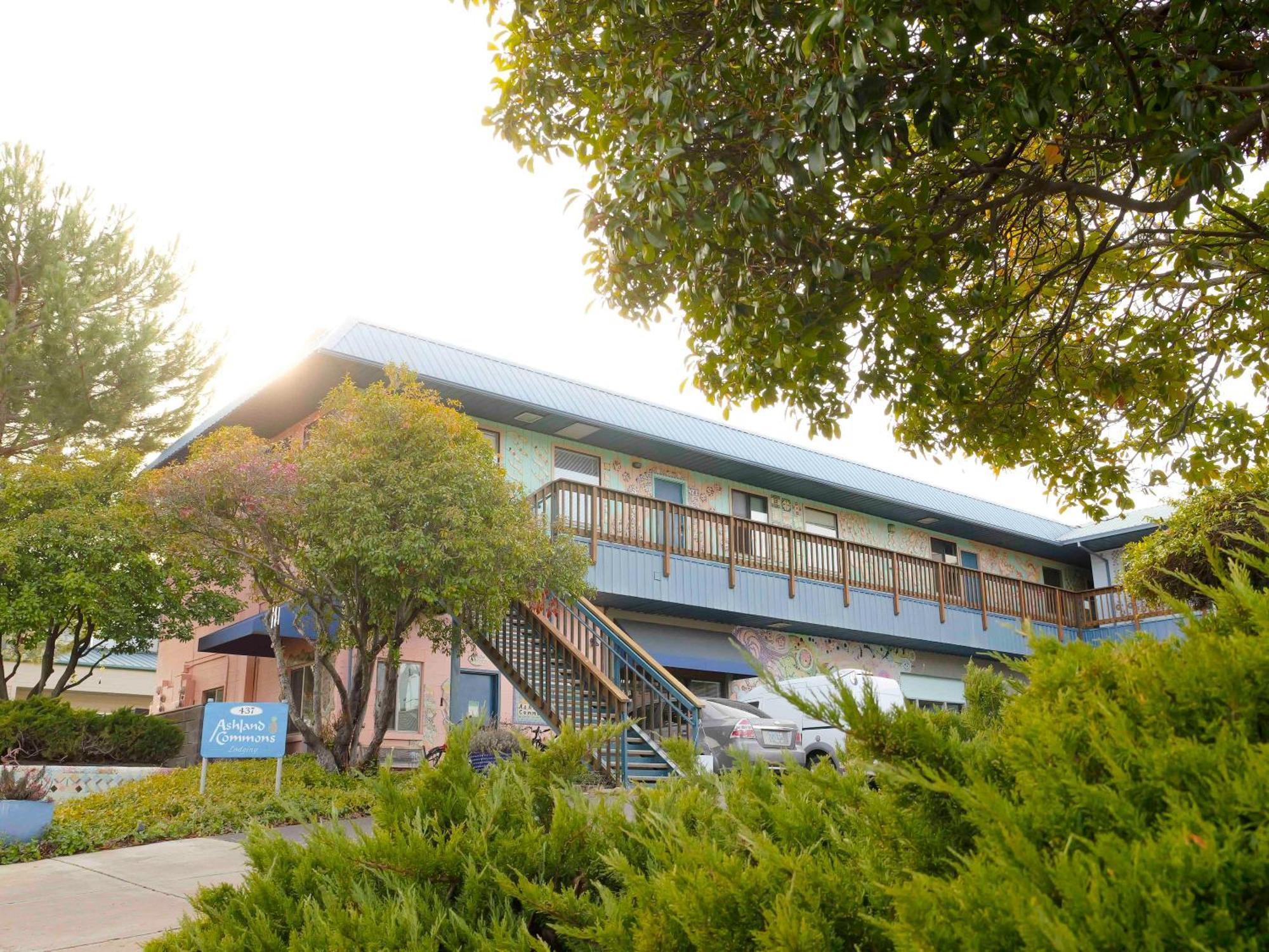 Ashland Commons Hostel Esterno foto