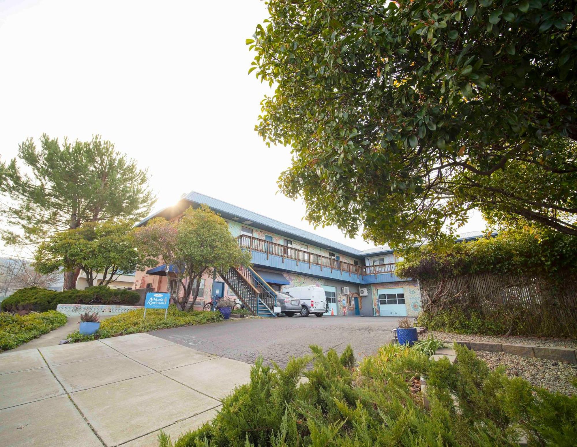 Ashland Commons Hostel Esterno foto